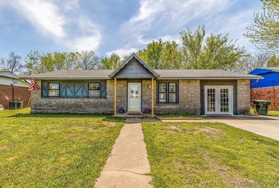 222 E Forest St, Skiatook, OK 74070 - photo 1