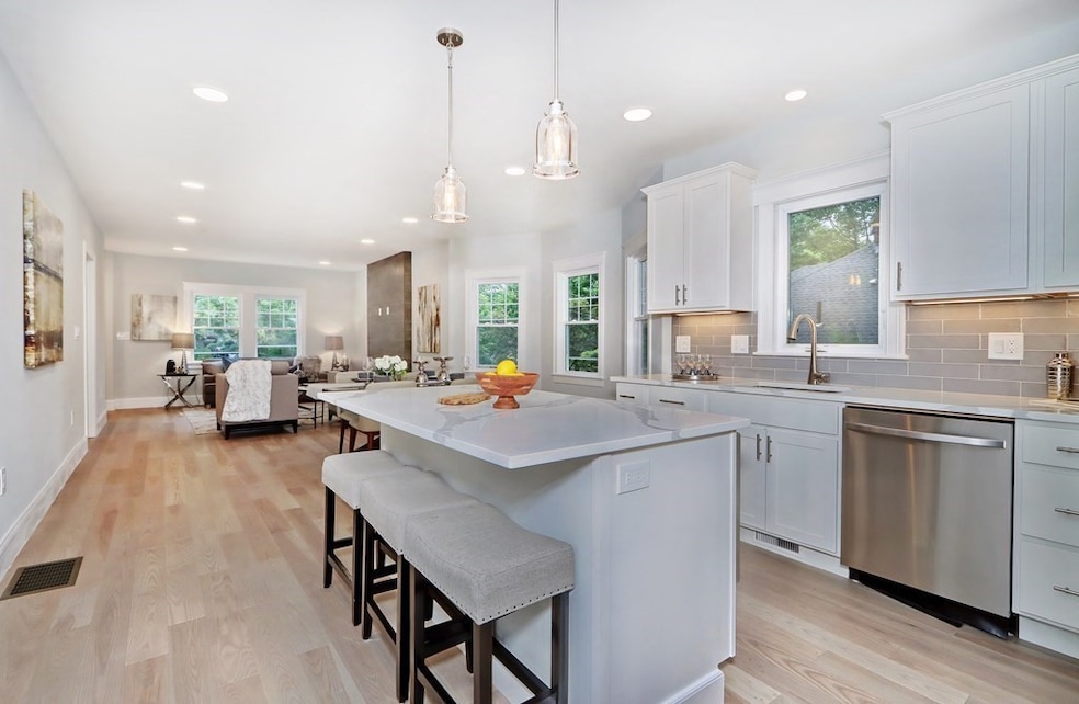 35 Cliff St unit 35, Arlington, MA 02476 - photo 1