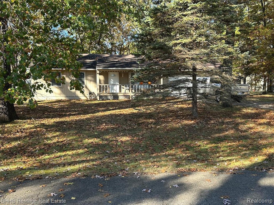 9418 Charlie Brown Ln, Pinckney, MI 48169 - photo 1