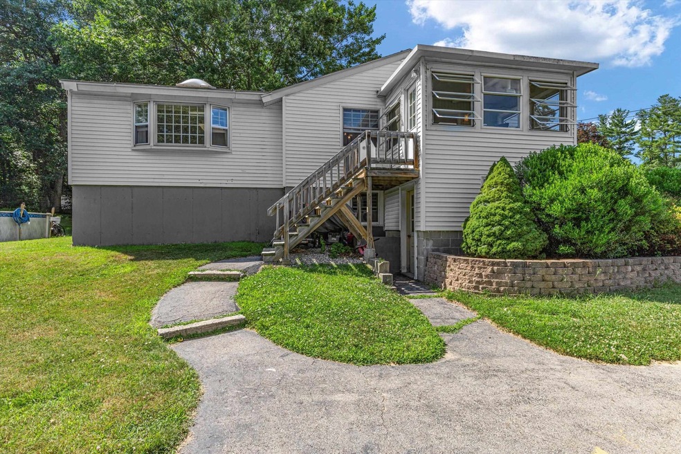 27 Pinewood Dr, MerriMacK, NH 03054 - photo 1