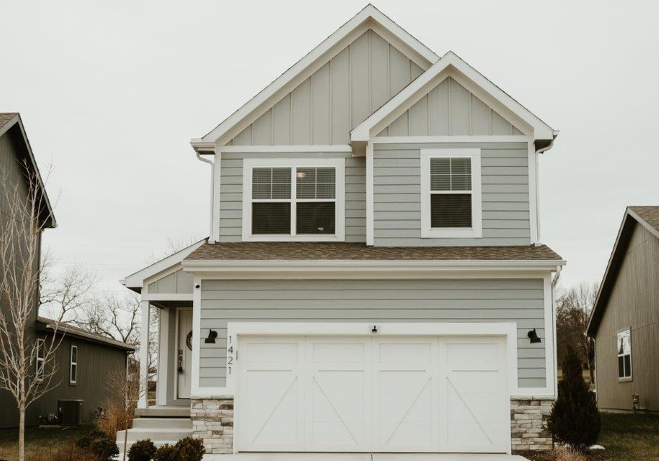 1421 Camden Ct, Raymore, MO 64083 - photo 1