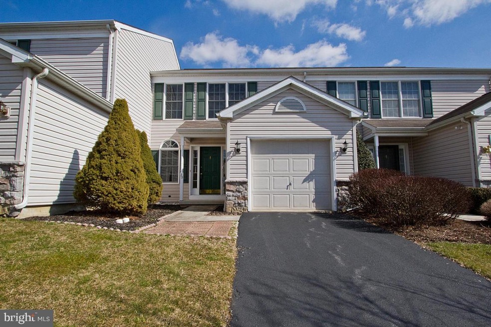 39 Creekside Dr, Millersville, PA 17551 - photo 1