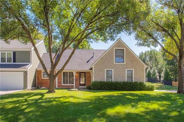 Spacious end unit with large front yard front porc