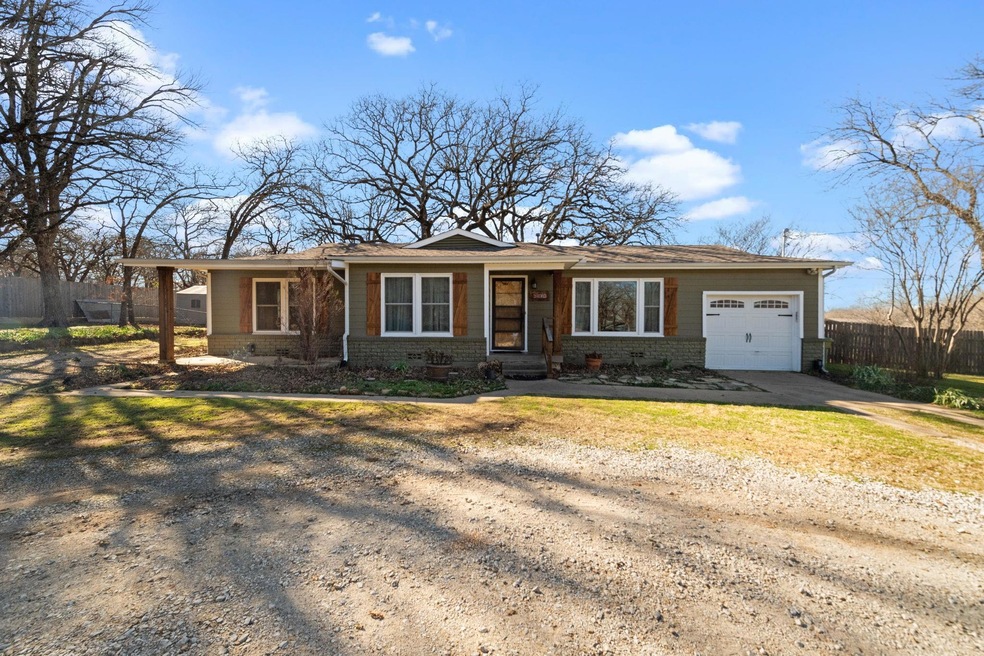 6901 Crane Rd, North Richland Hills, TX 76182 - photo 1