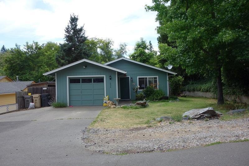 1030 NW Hillside Dr, Grants Pass, OR 97526 - photo 1