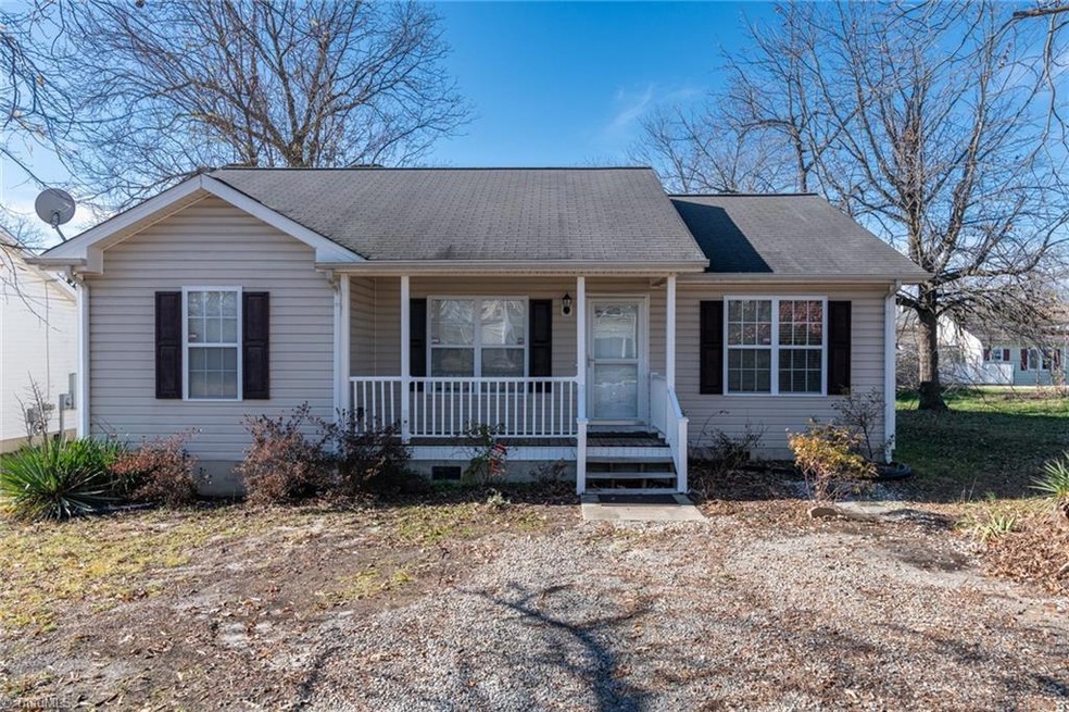 704 Montgomery St, Reidsville, NC 27320 - photo 1