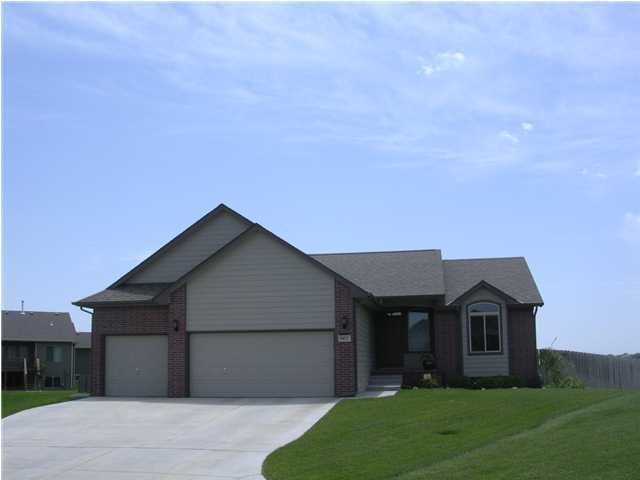 Well Maintained 5 Bedroom, 3 Bath Ranch w/ 3 Car G