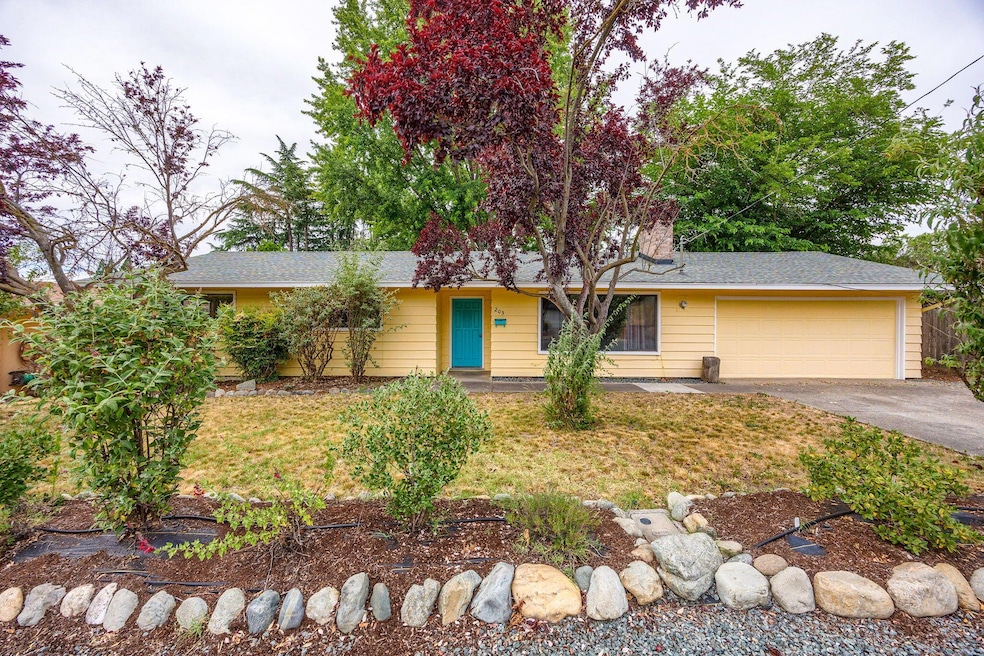 203 Princess Way, Central Point, OR 97502 - photo 1