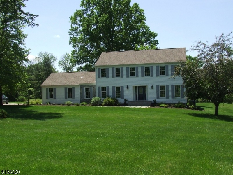 9 Cornfield Ln, Whitehouse Station, NJ 08889 - photo 1