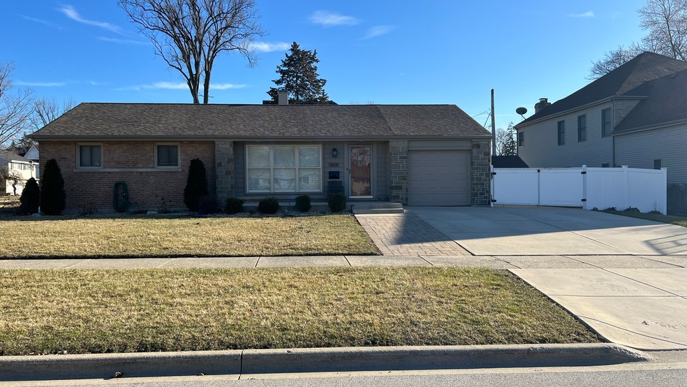 458 W Fremont Ave, Elmhurst, IL 60126 - photo 1