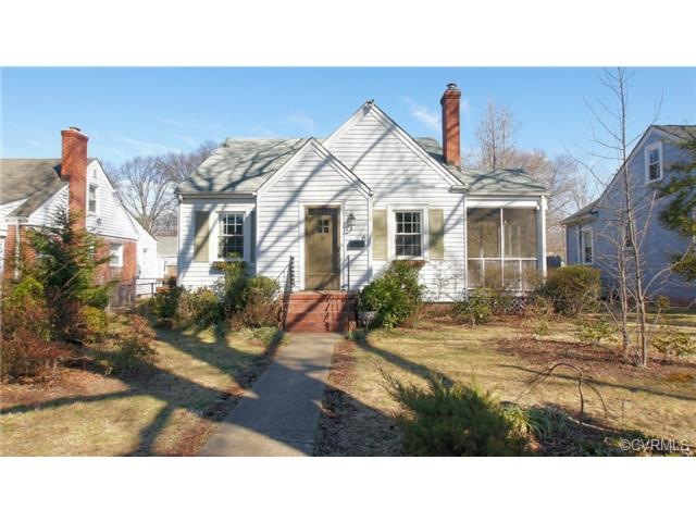 1904 Oakdale Ave. is a charming bungalow home loca