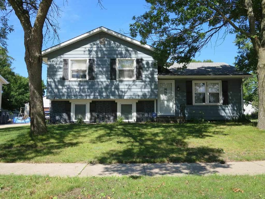 1140 Fleur Dr, Waterloo, IA 50701 - photo 1