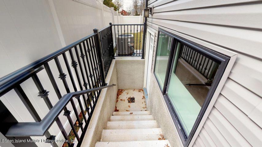 278 Main St ouside entry