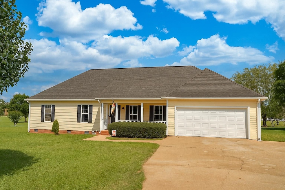 240 Lisa Ct, Boiling Springs, SC 29316 - photo 1