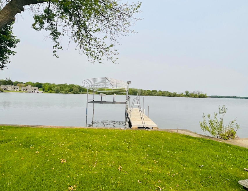 325 W Tweedy St