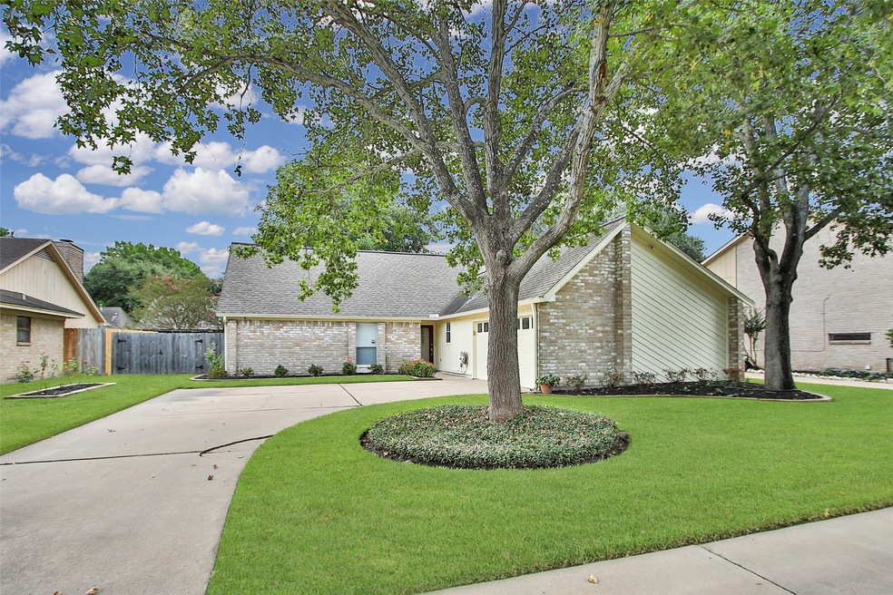 15338 Glenwood Park Dr, Houston, TX 77095 - photo 1