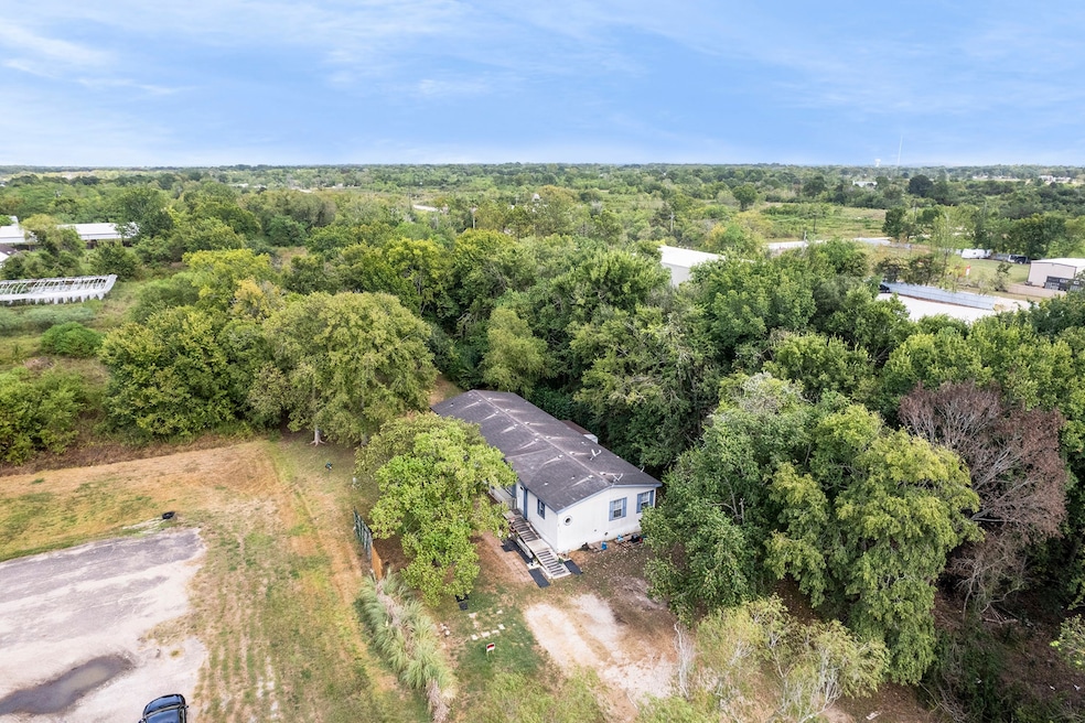 19541 Highway 35, Alvin, TX 77511 - photo 1