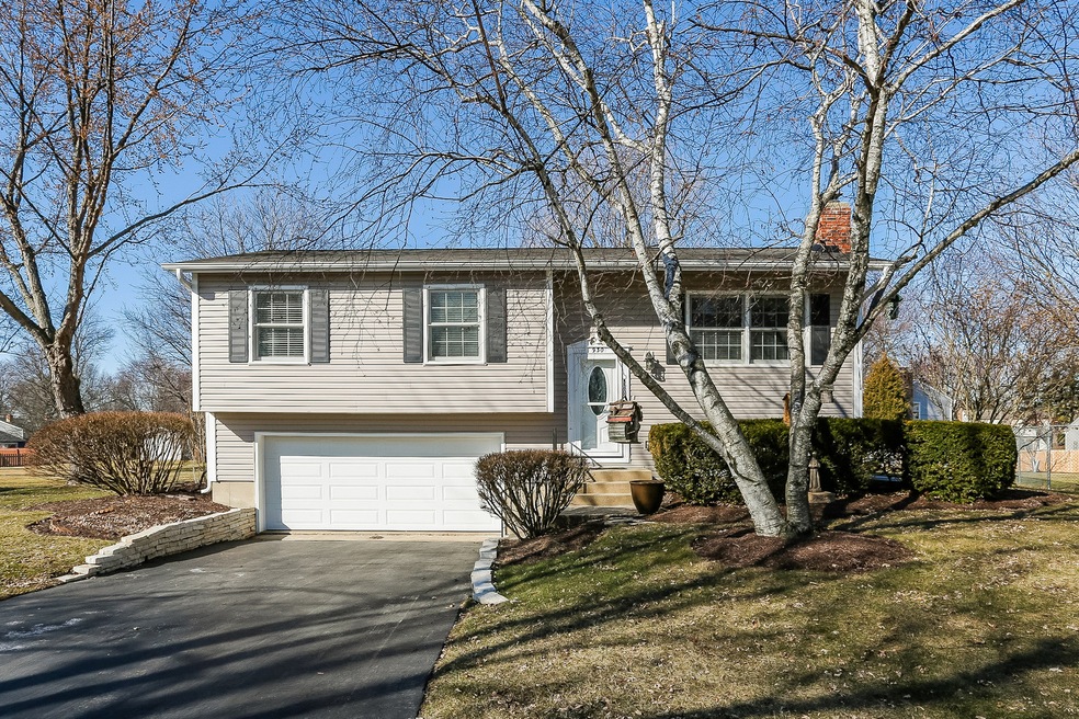 930 Cordova Ct, Wheaton, IL 60189 - photo 1