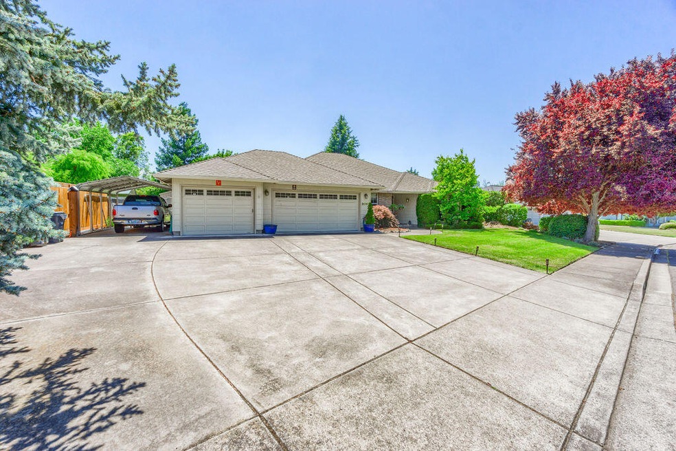 3080 Ruby Dr, Medford, OR 97504 - photo 1