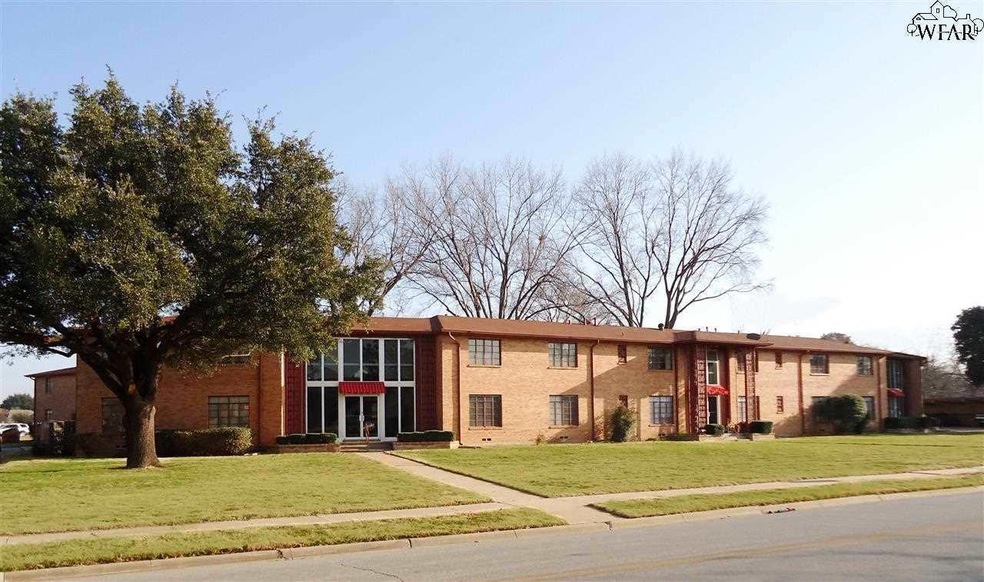 3705 Southmoor Ln unit 2E, Wichita Falls, TX 76302 - photo 1