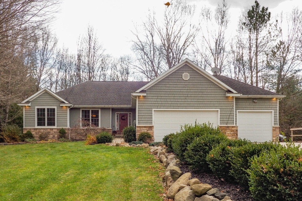 9377 Highland View-100