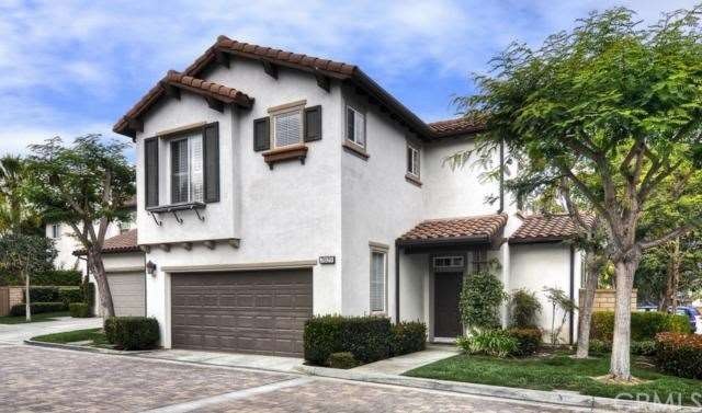 Totally detached located on an interior corner lot
