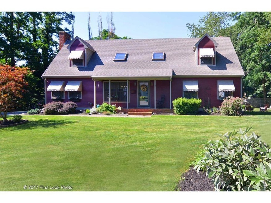 71 Maple Ln, Bristol, RI 02809 - photo 1