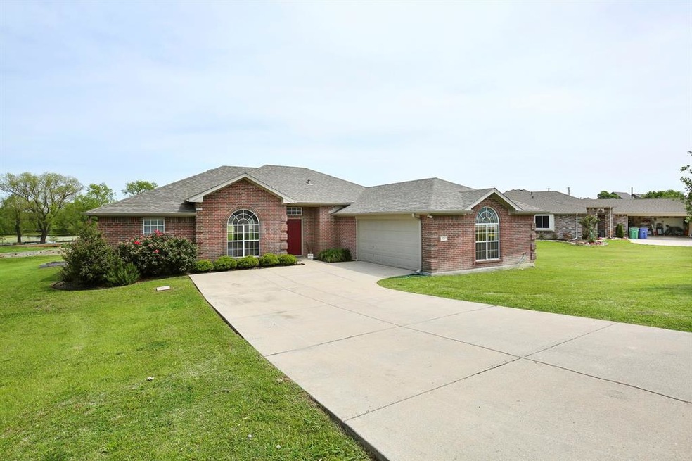225 Lakeview Way, Celina, TX 75009 - photo 1