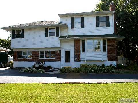 34 Fox Ln, ComMacK, NY 11725 - photo 1