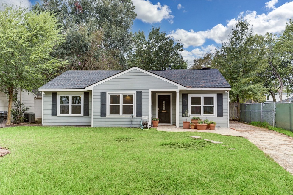 1717 Viking Dr, Houston, TX 77018 - photo 1