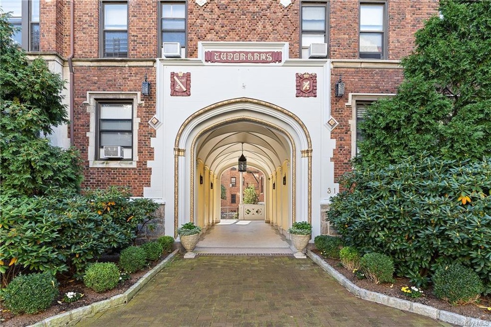 Tudor Arms unit 27, Bronxville, NY 10708 - photo 1