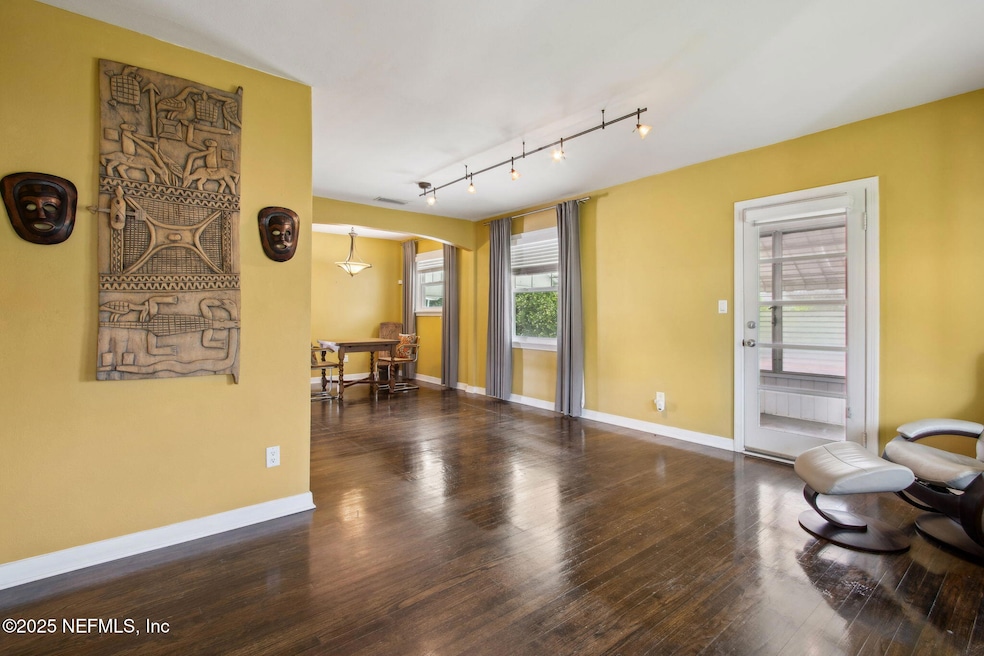 For Sale $260,000 • Co-Listing Agent