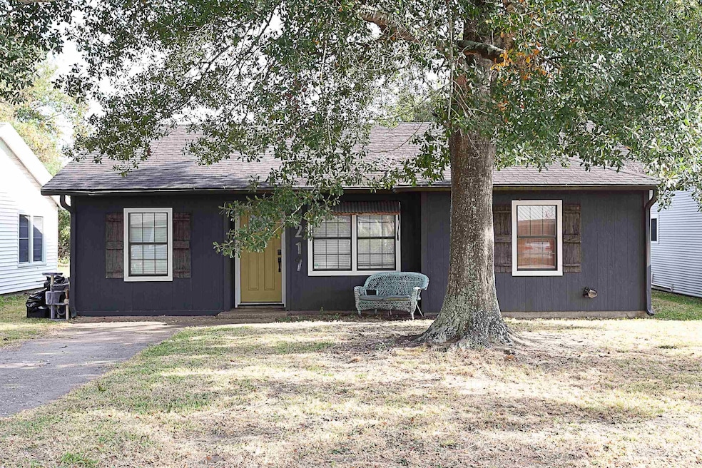 2217 2nd St, Port Neches, TX 77651 - photo 1