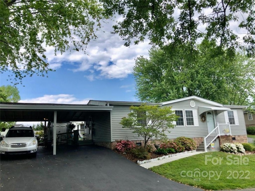 300 Meadowbrook Ct unit 18, Hendersonville, NC 28792 - photo 1