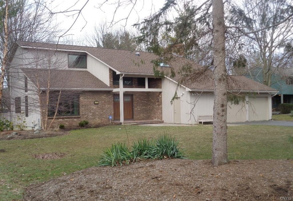 Magnificent, perfectly maintained contemporary sit