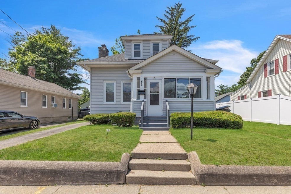 226 Jasper St, Springfield, MA 01109 - photo 1