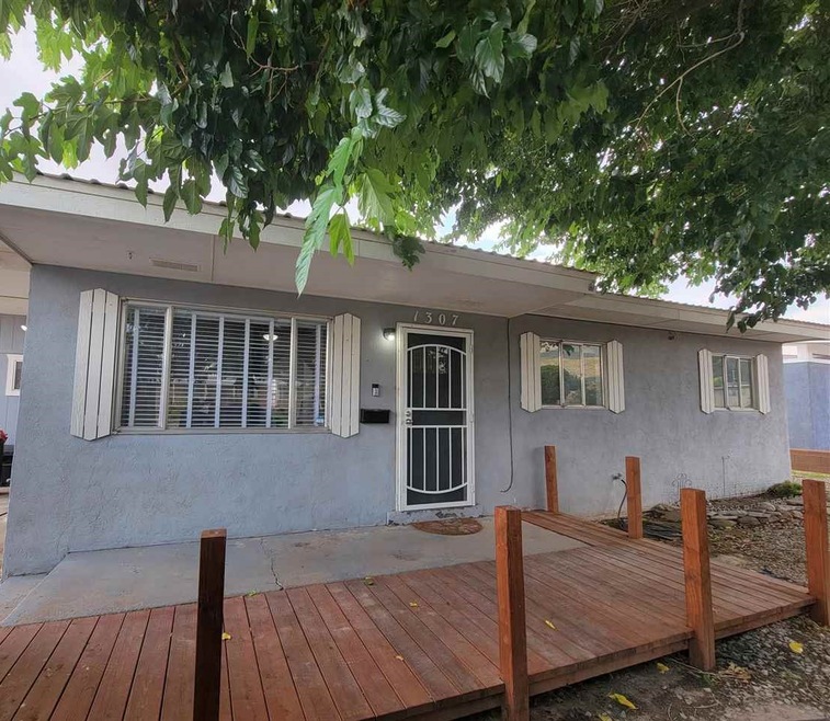 1307 Ridgecrest Ct, Alamogordo, NM 88310 - photo 1