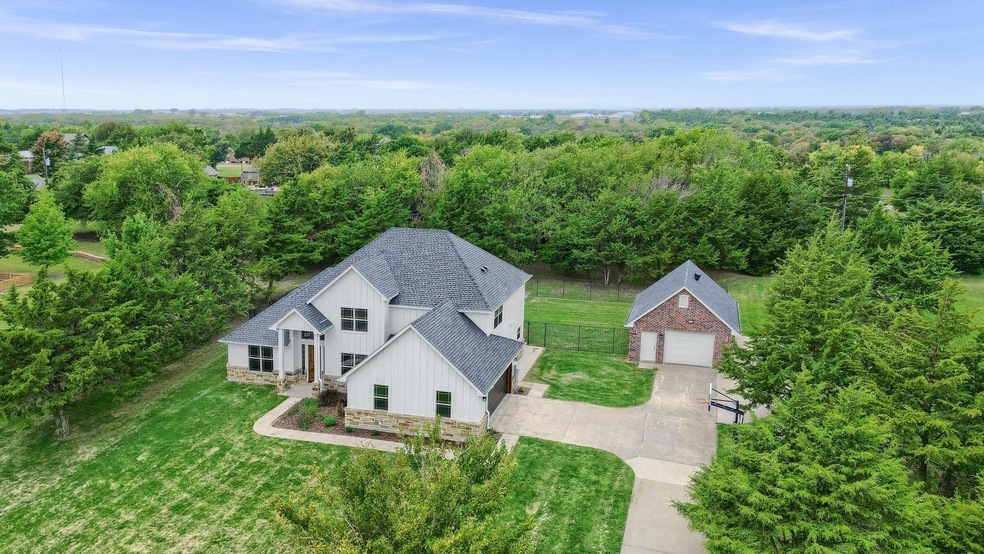 402 Lopez Dr, Sherman, TX 75090 - photo 1