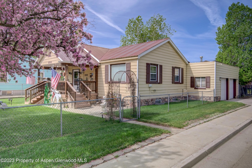 690 Pershing St, Craig, CO 81625 - photo 1