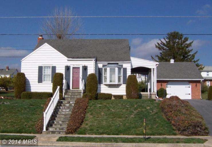 319 Commerce St, Waynesboro, PA 17268 - photo 1