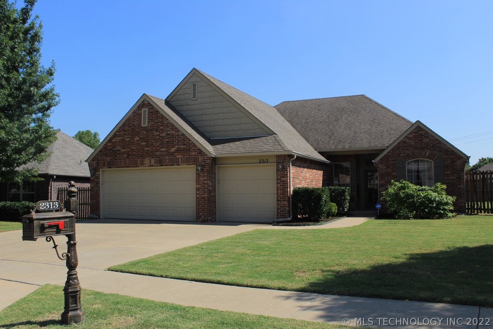 2313 W Pensacola St, Broken Arrow, OK 74011 - photo 1