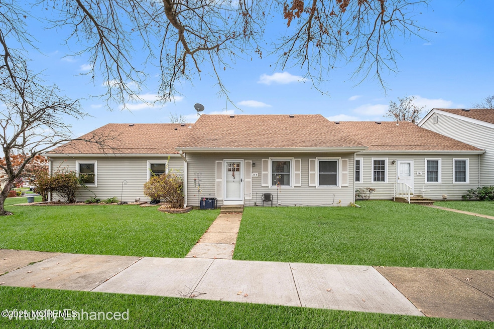 24 Calle de Elvira unit B, Freehold, NJ 07728 - photo 1