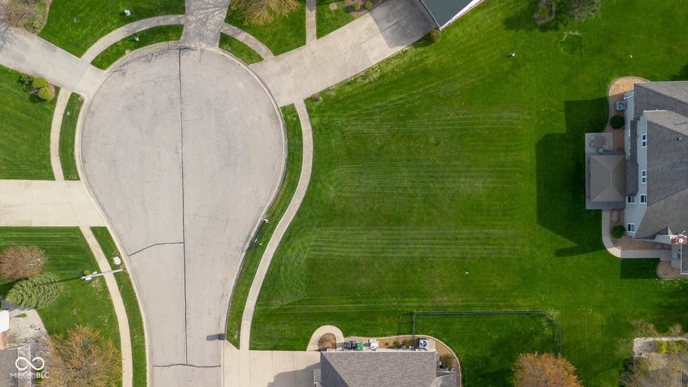 3210 Overlook Ct, Columbus, IN 47203 - photo 1