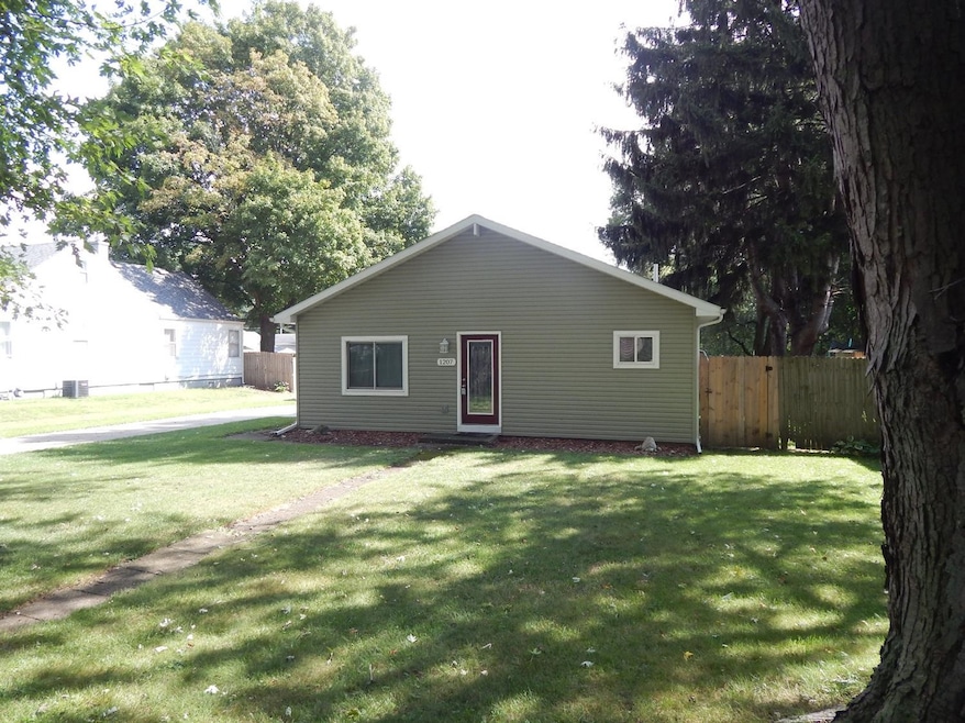 1207 Greenway St, La Porte, IN 46350 - photo 1