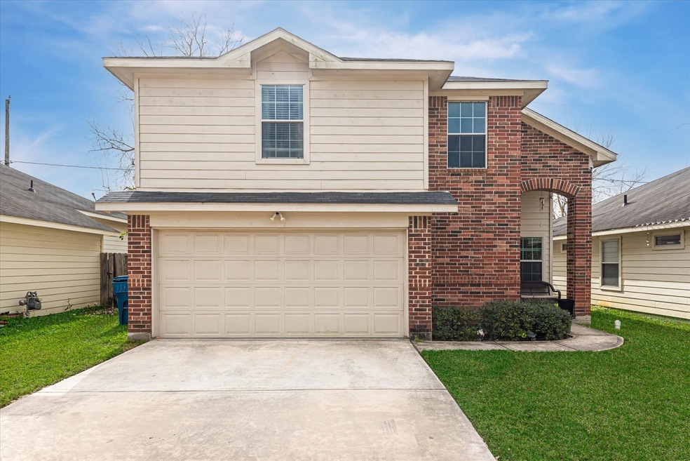 218 S Native Ln, Houston, TX 77022 - photo 1