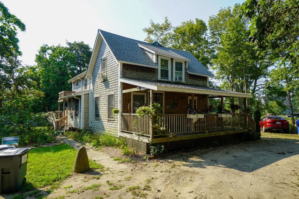 184 Circuit Ave, Oak Bluffs, MA 02568 - photo 1