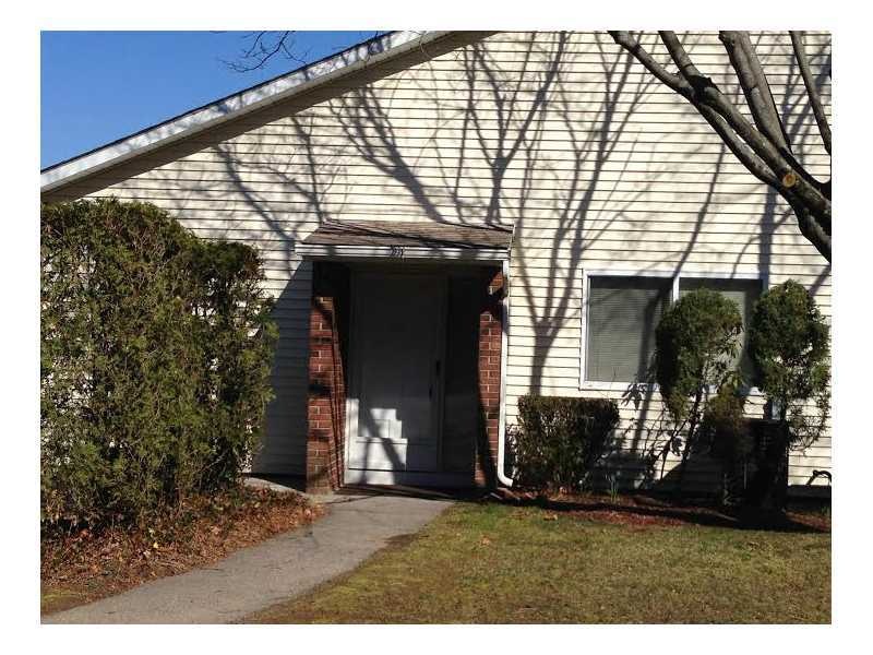 791 Williamsburg Cir unit 427, Warwick, RI 02886 - photo 1
