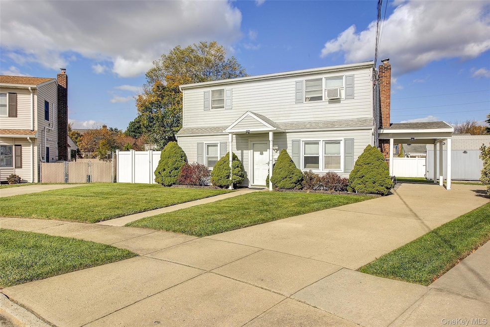 4 Carmans Ct, Farmingdale, NY 11735 - photo 1