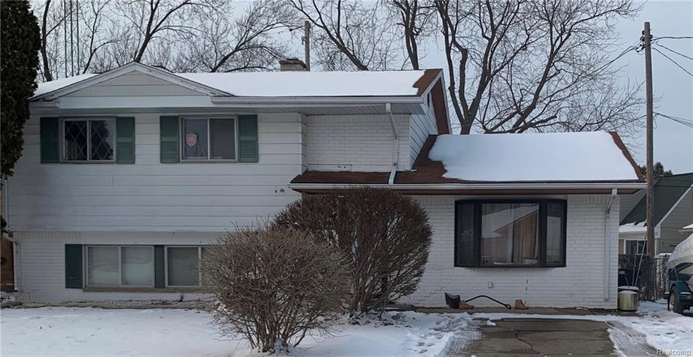 1005 Lochhead Ave, Flint, MI 48507 - photo 1