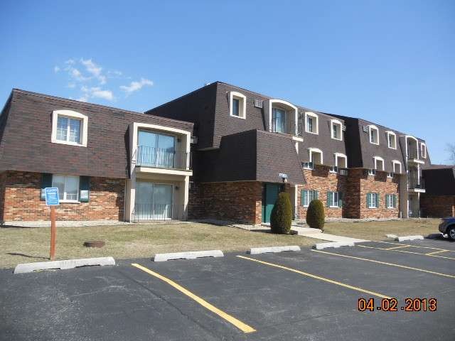 17951 Huntleigh Ct unit 201, Country Club Hills, IL 60478 - photo 1